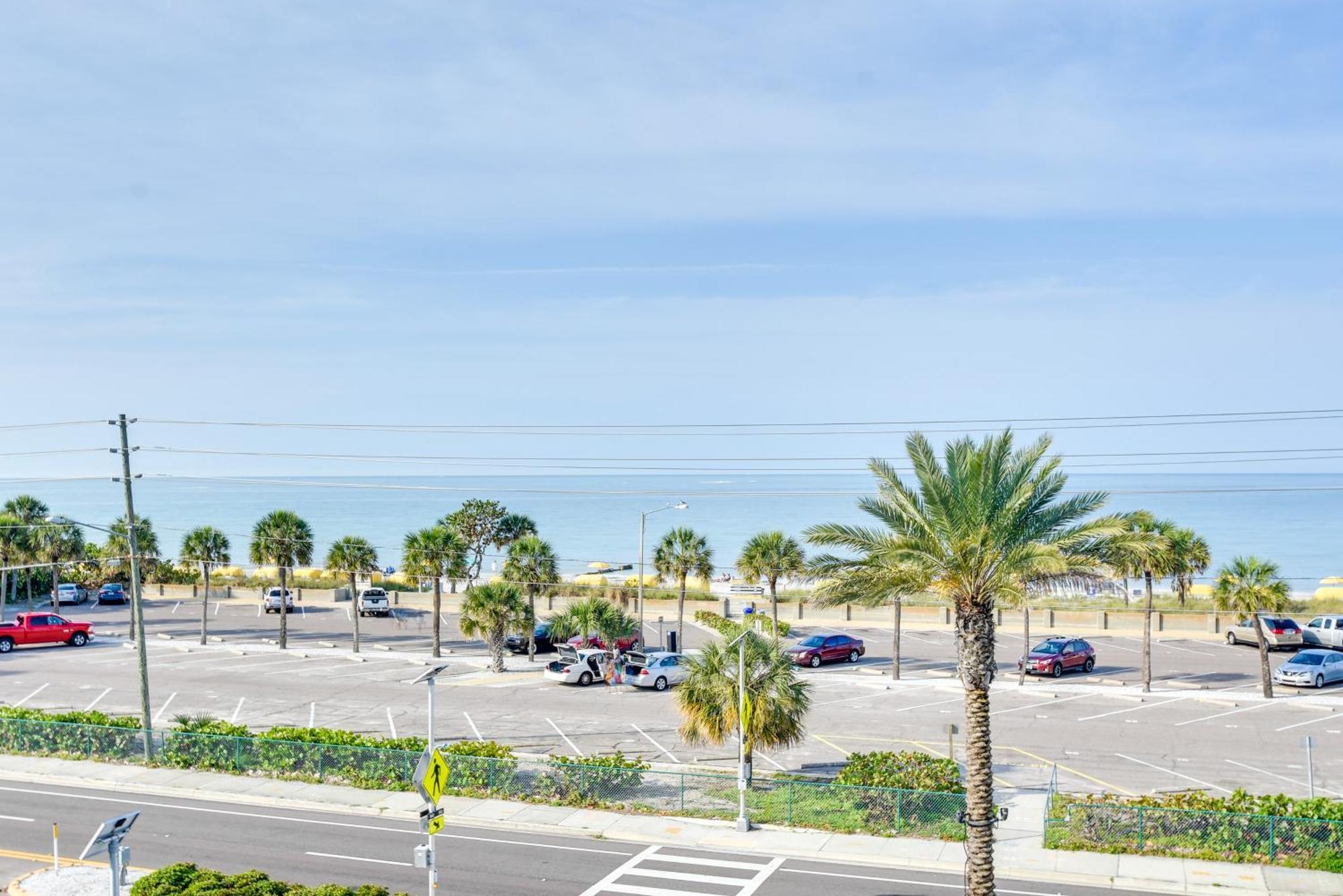 Coastal Condo With Balcony Walk To Madeira Beach! St. Pete Beach Exteriér fotografie