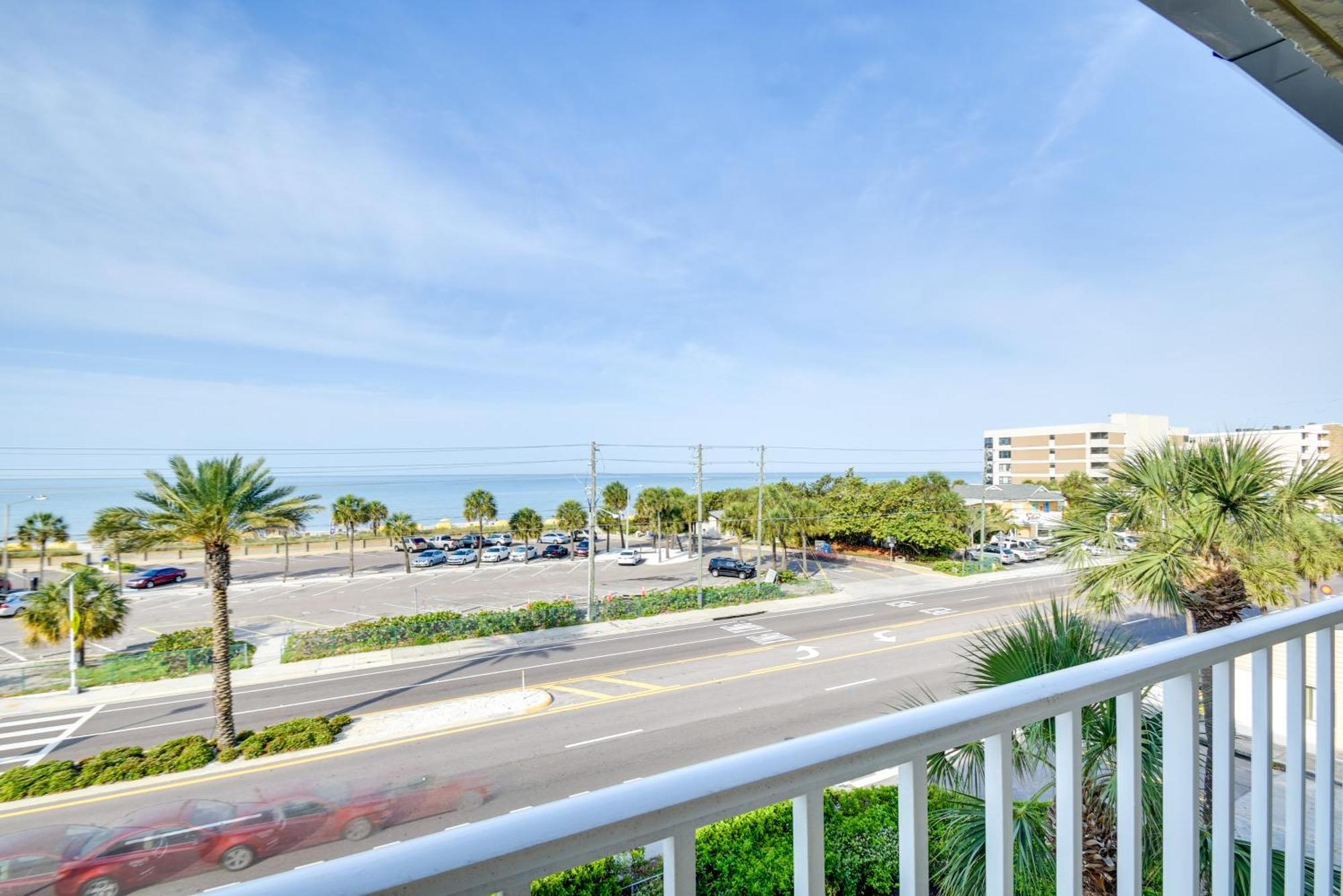 Coastal Condo With Balcony Walk To Madeira Beach! St. Pete Beach Exteriér fotografie